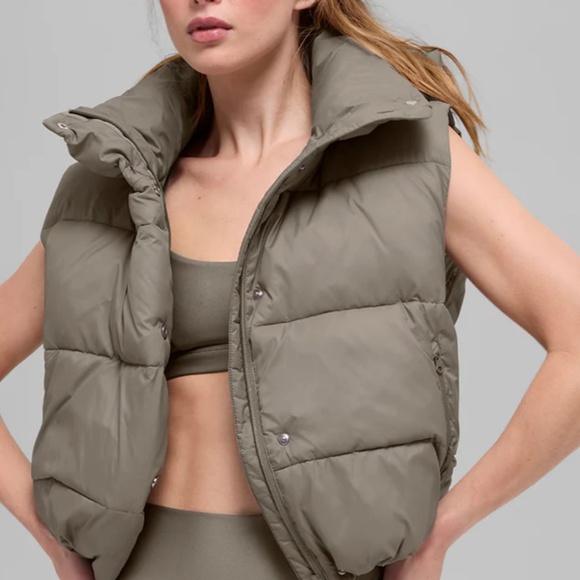 ALO YOGA Gold Rush Puffer Vest Light Cocoa Beige Women Size XS NEW Rar-SOLD OUT! - Picture 1 of 6